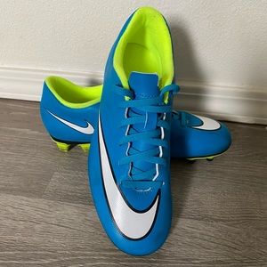 ✨ Women’s Nike Soccer Cleats ✨